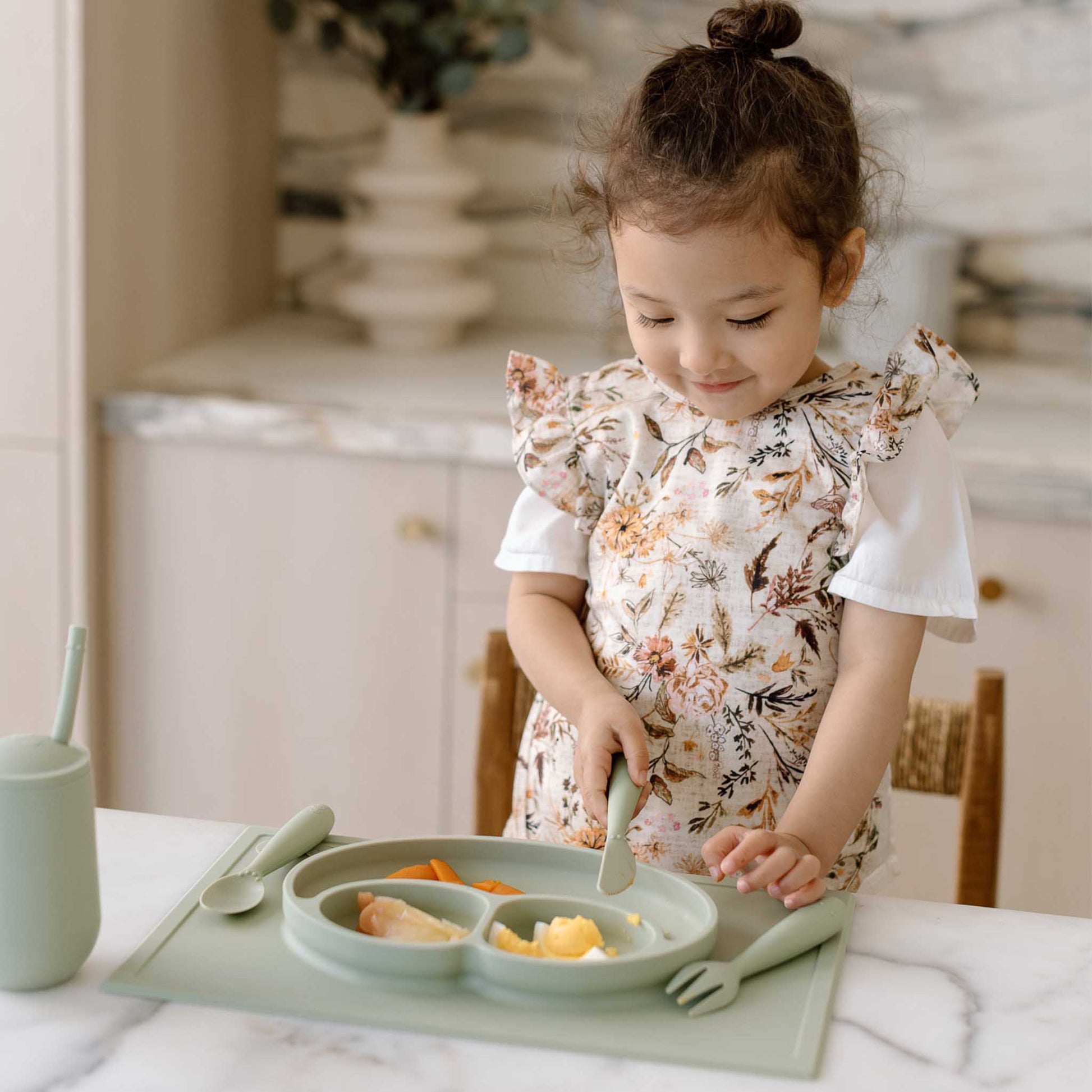 ezpz Happy Feeding Set | Silicone Plate, Cup, Straw & Utensils Canada Feeding Hip Mommies