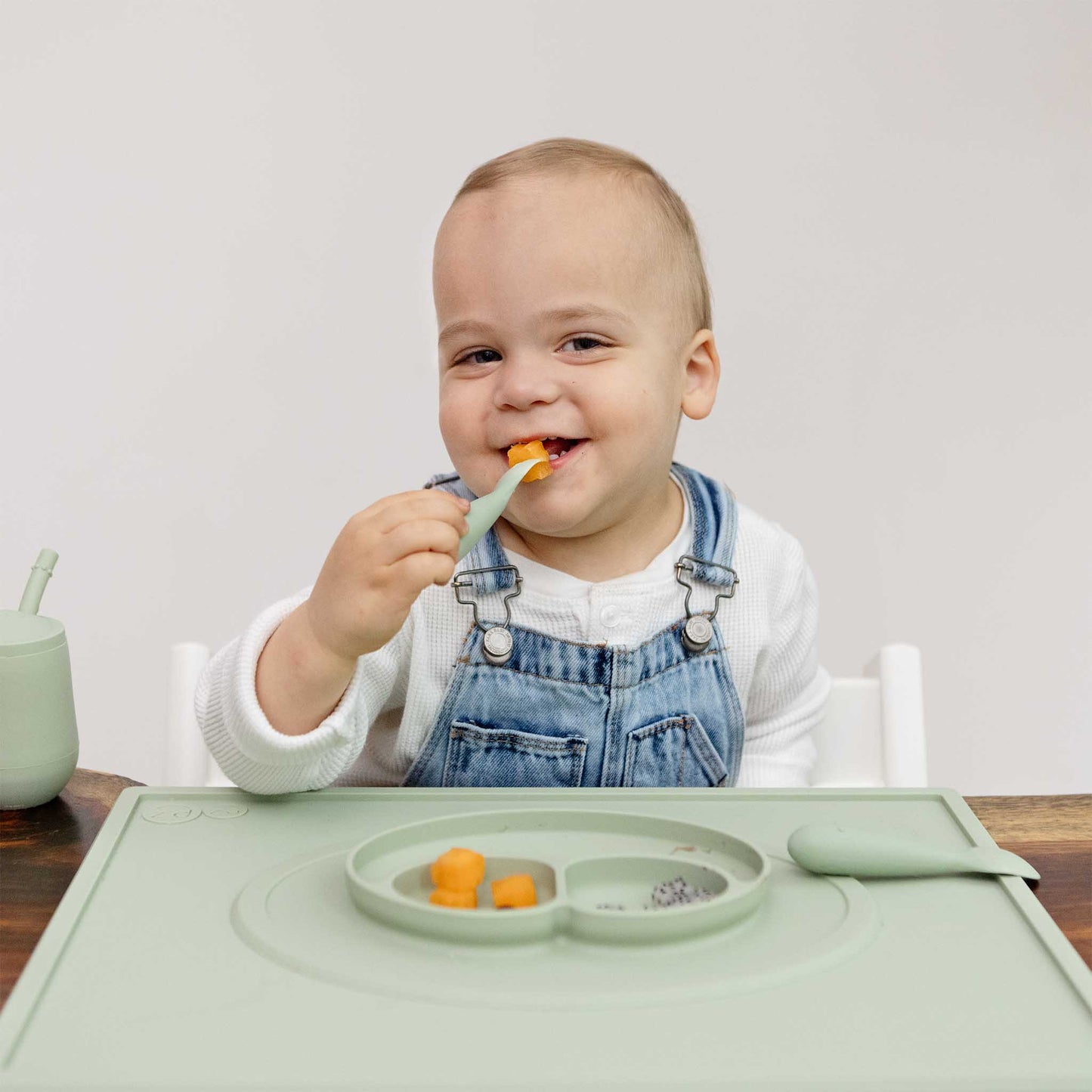 ezpz Mini Placemat | Non-Slip Silicone for Mealtime and Play | Canada Feeding Hip Mommies