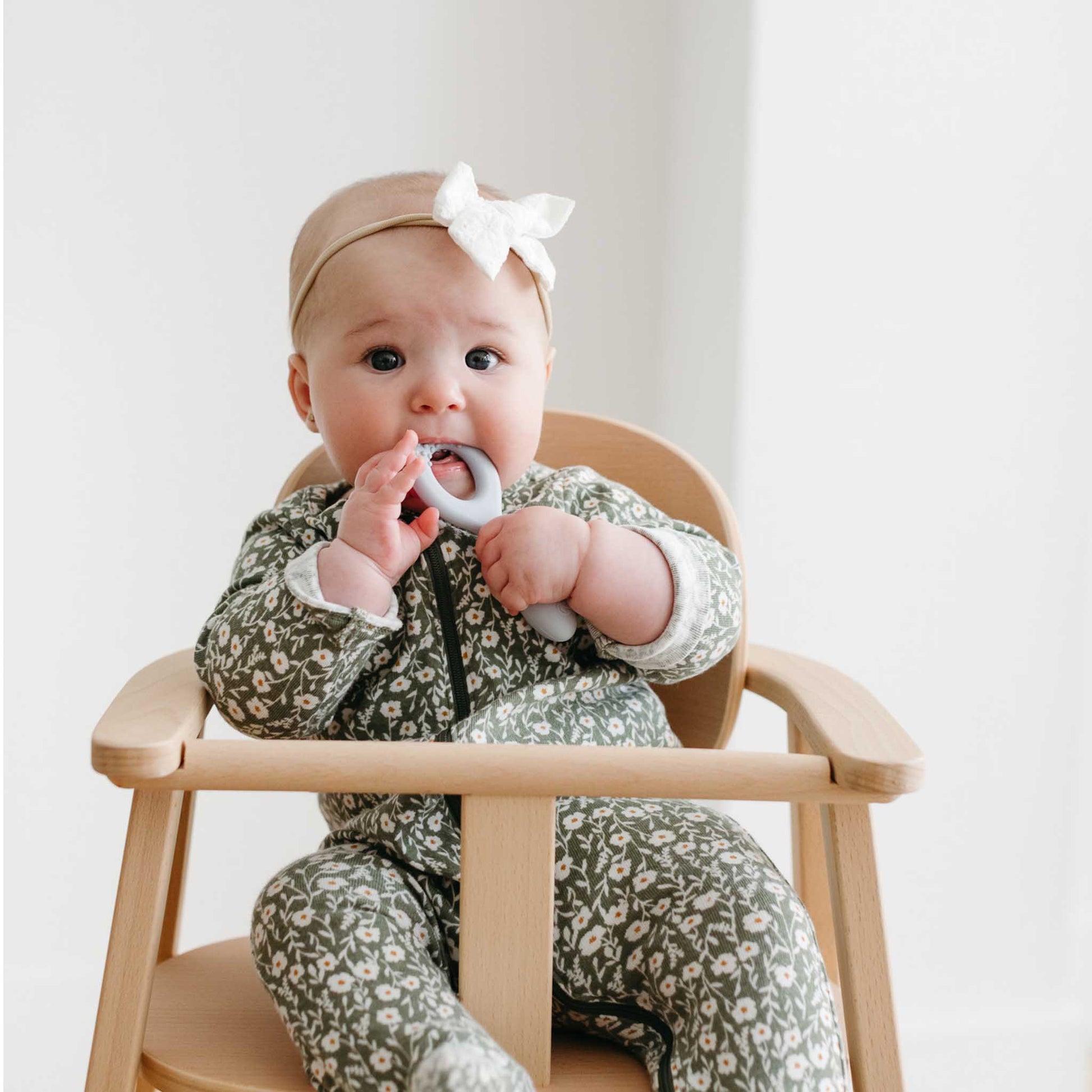 ezpz Gift Bundle Baby Shower | Pre-Feeding Essentials | Canada Baby Shower Gift Hip Mommies