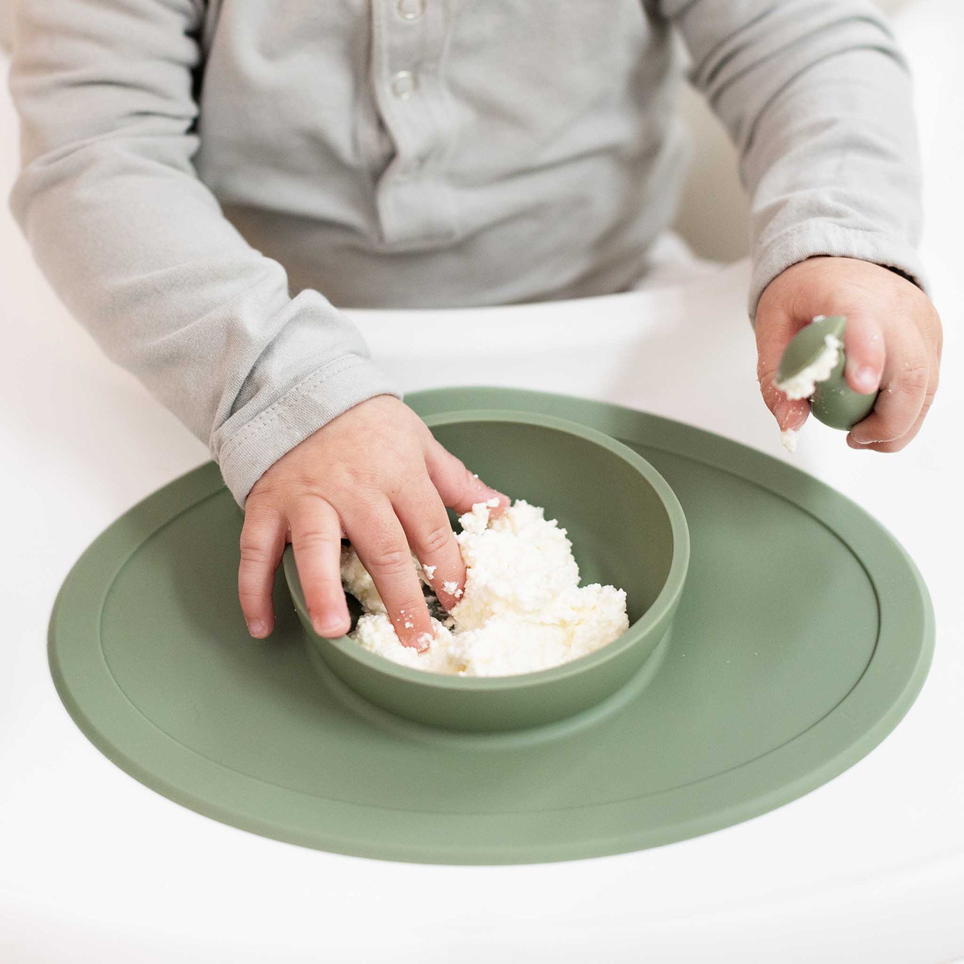 ezpz Tiny Bowl | for first foods and baby-led weaning | Canada Bowl Hip Mommies