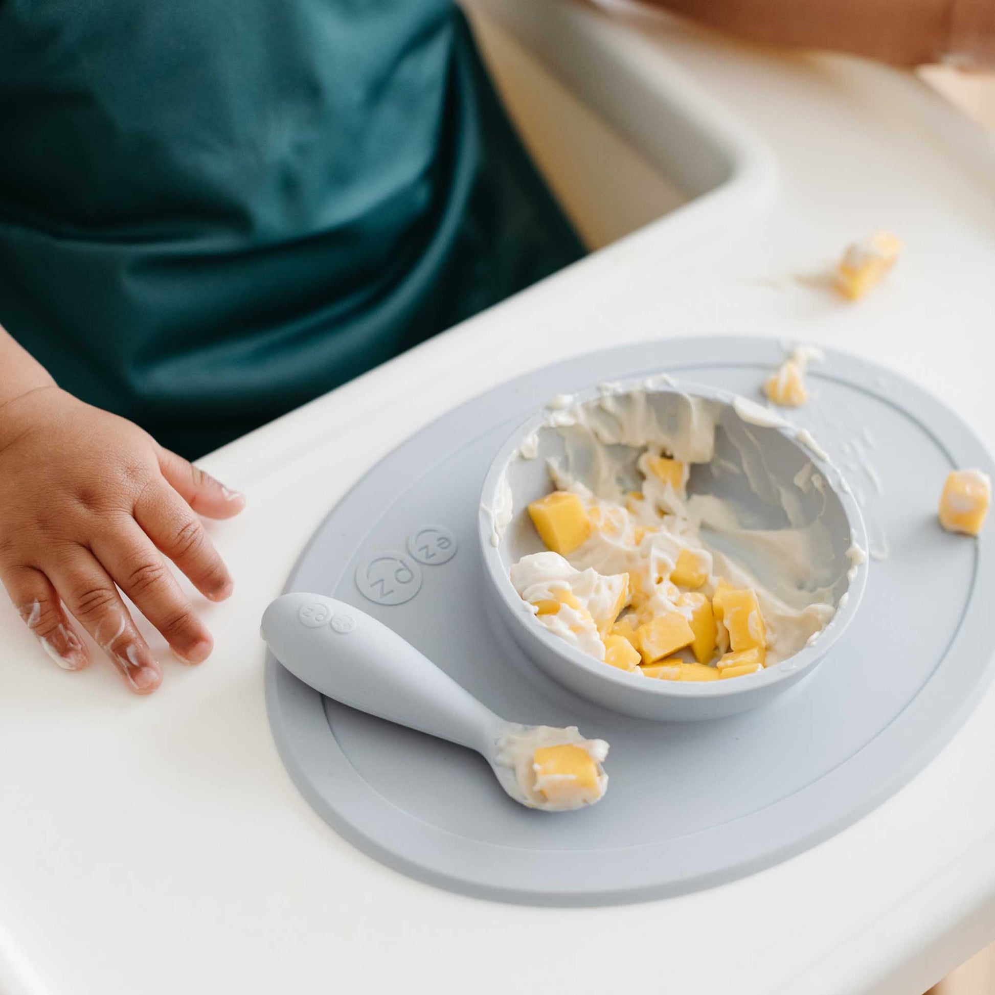 ezpz Tiny Bowl | for first foods and baby-led weaning | Canada Bowl Hip Mommies