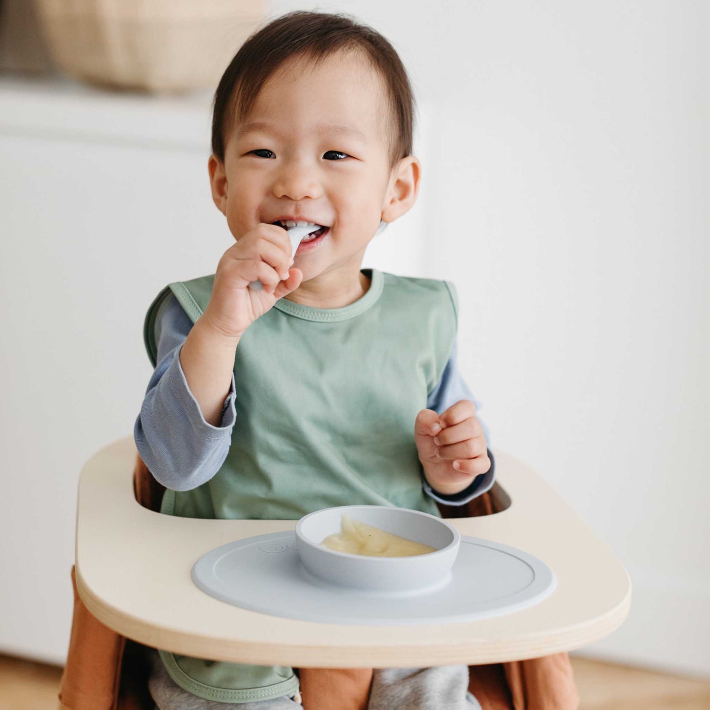 ezpz Tiny Bowl | for first foods and baby-led weaning | Canada Bowl Hip Mommies