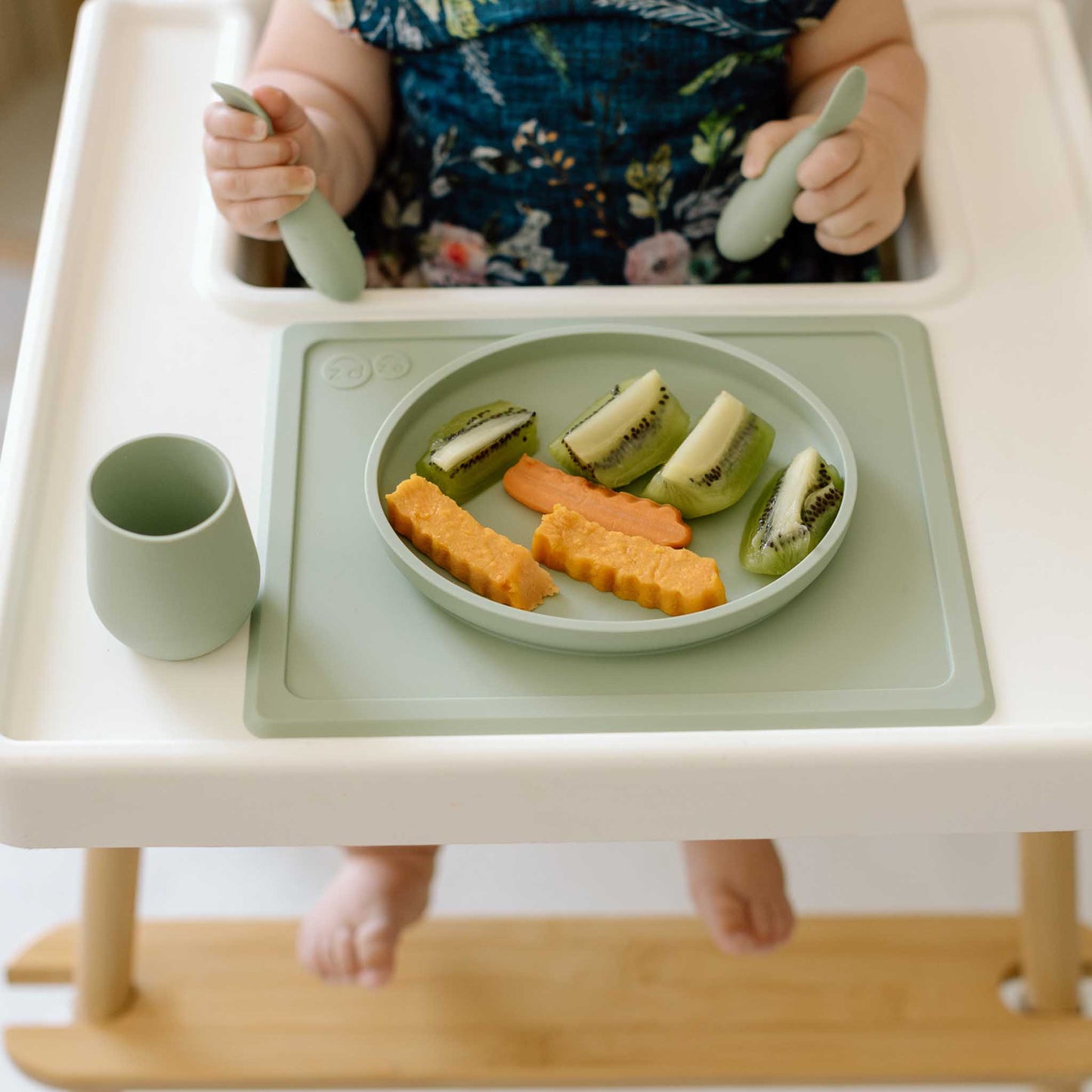 ezpz Tiny Plate | Perfect for Self-Feeding & Baby-Led Weaning | Canada Feeding Hip Mommies