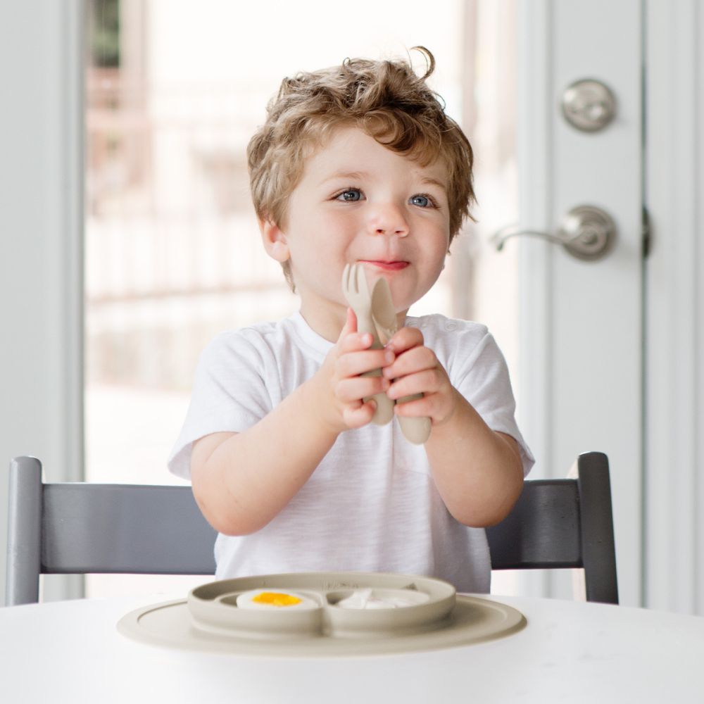 ezpz Mini Feeding Set in Oat Hip Mommies